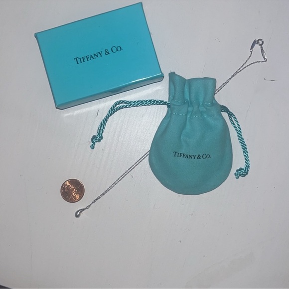 Tiffany Elsa Peretti Teardrop Necklace EUC - Picture 4 of 7